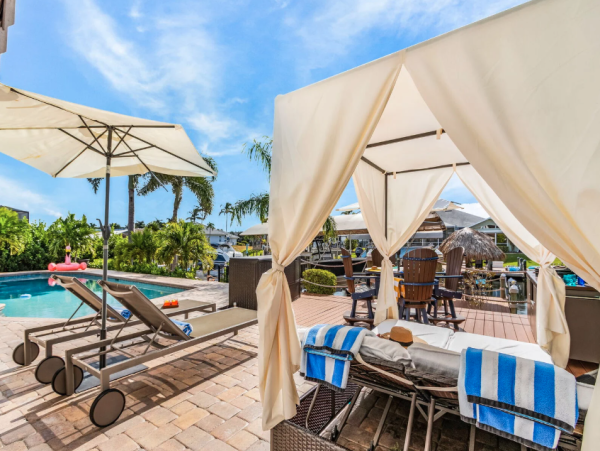 Ultimate Cape Coral Getaway - Luxury 3-Bedroom Pool Home